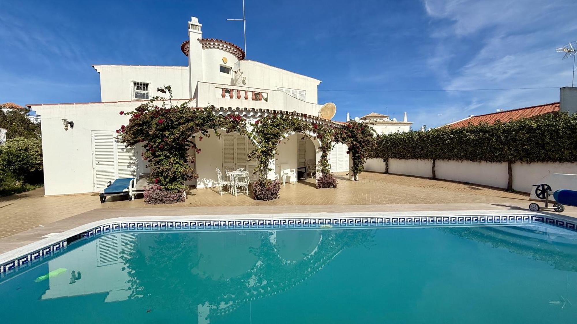 #278 Fonte Dos Leoes By Holidays Villa *
